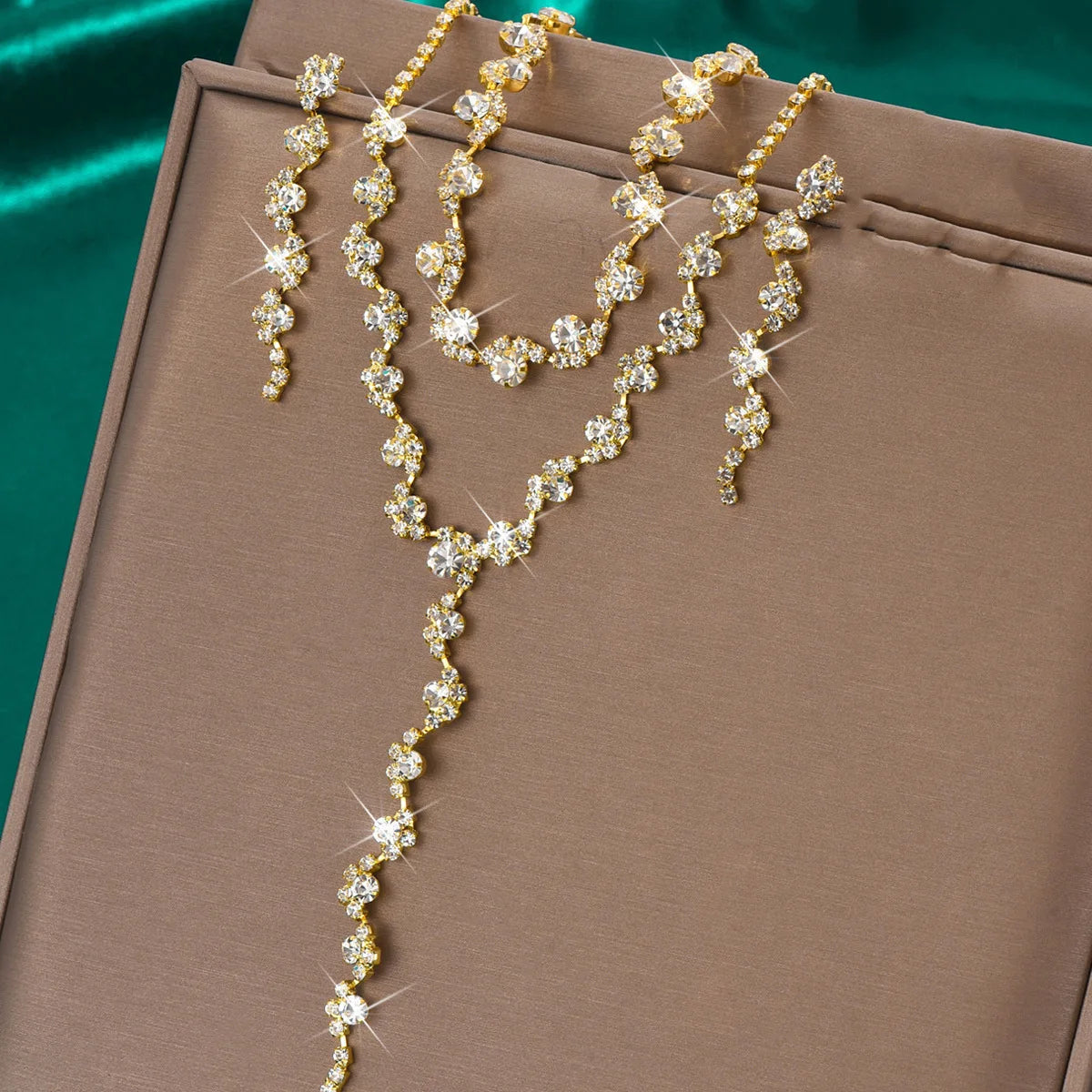 4-Piece Women’s Rhinestone Jewelry Set