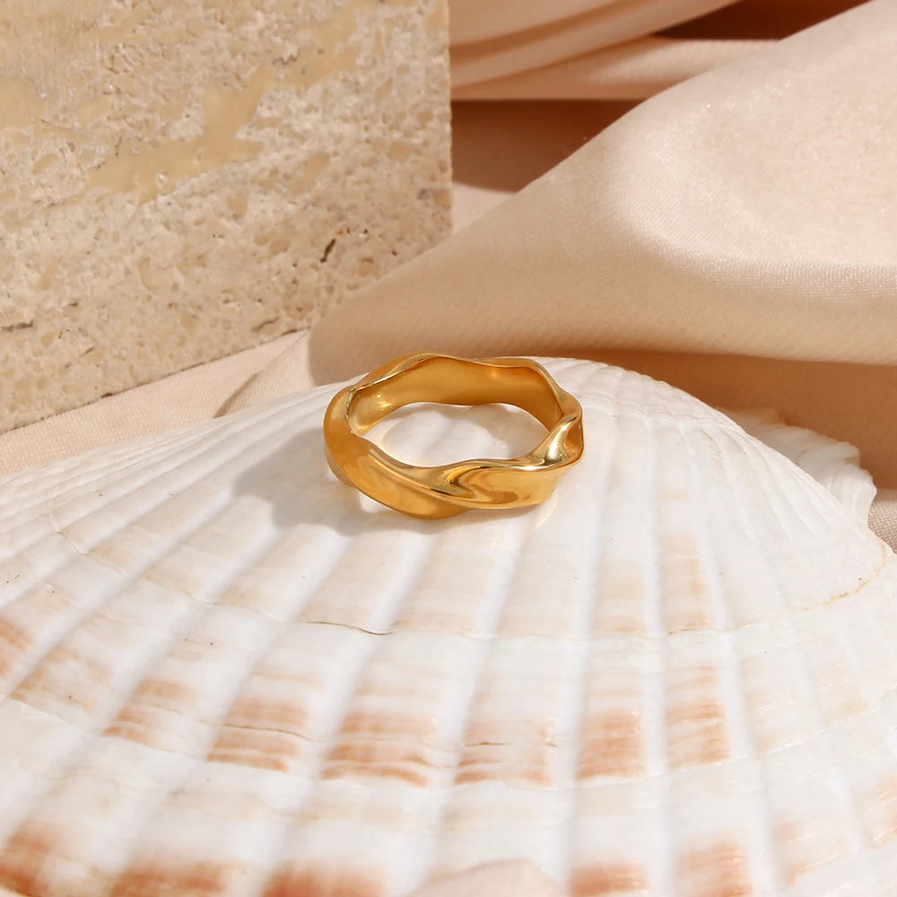 Minimalist Waterwave Twist Ring