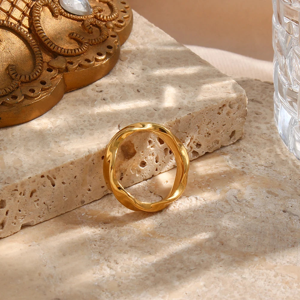 Minimalist Waterwave Twist Ring