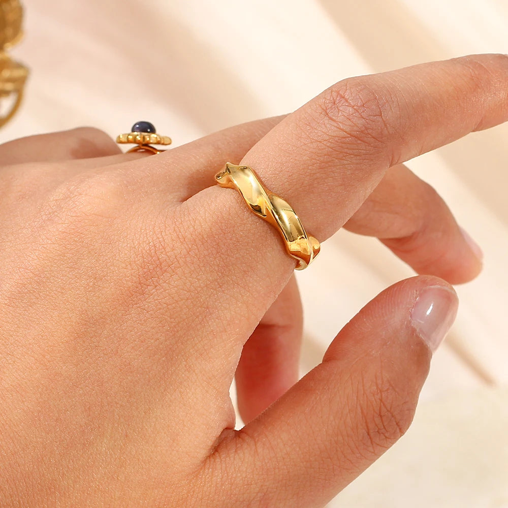 Minimalist Waterwave Twist Ring