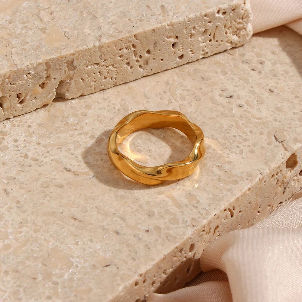 Minimalist Waterwave Twist Ring