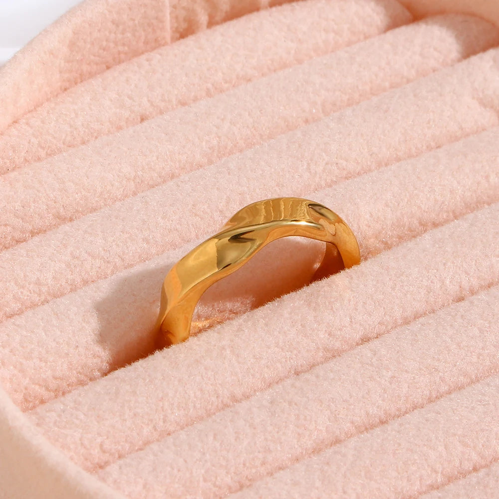 Minimalist Waterwave Twist Ring