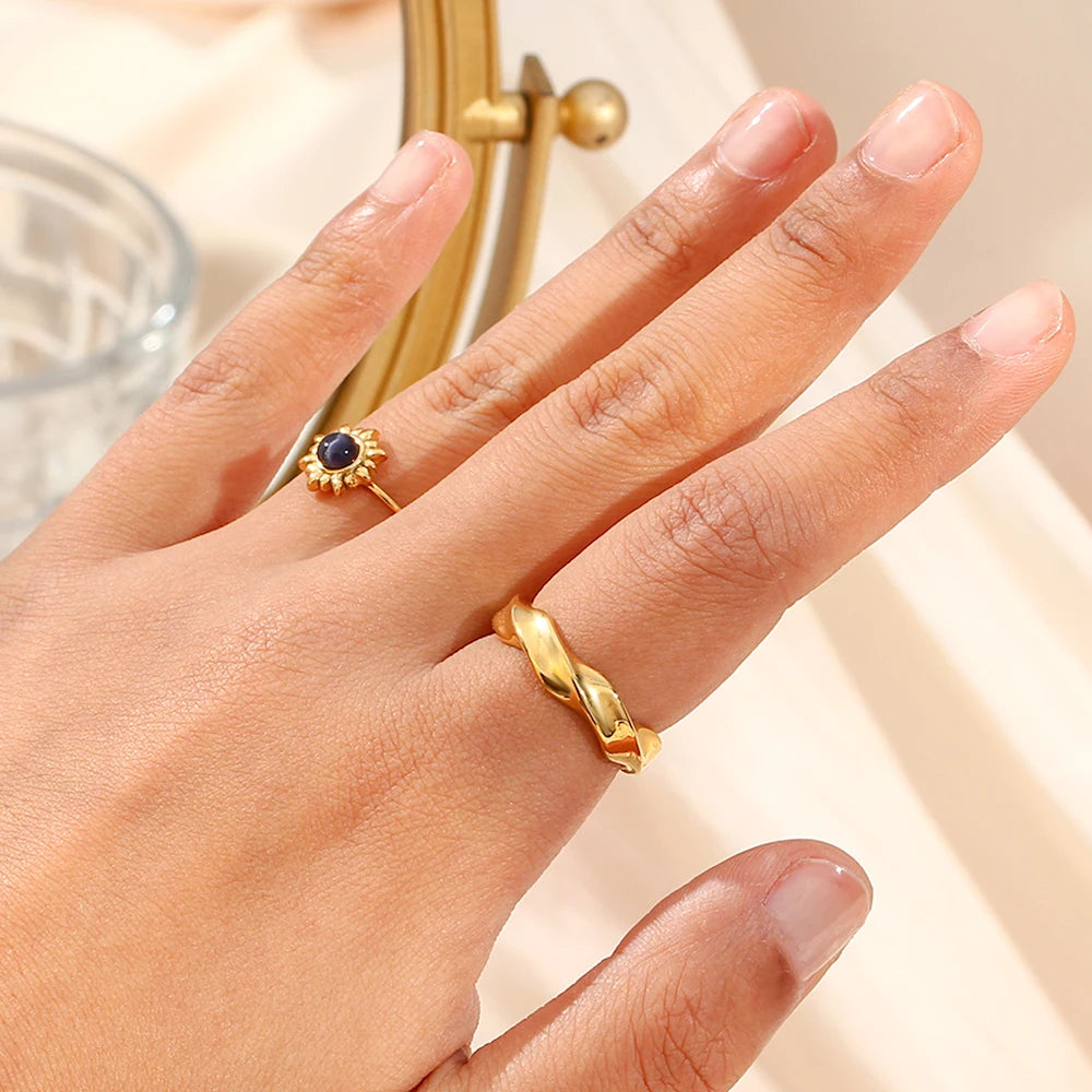 Minimalist Waterwave Twist Ring