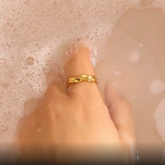 Minimalist Waterwave Twist Ring